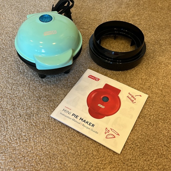 Brand new Dash pie maker - Picture 1 of 4